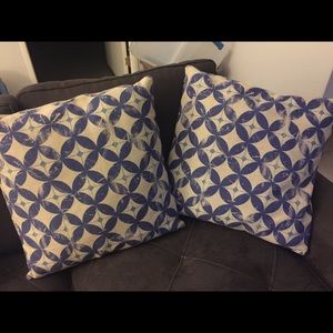 2 indoor/outdoor throw pillows
